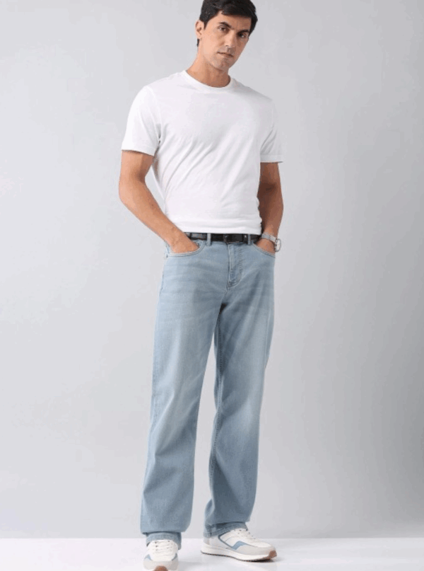 Men Relaxed Fit Heavy Fade Jeans - Image 3